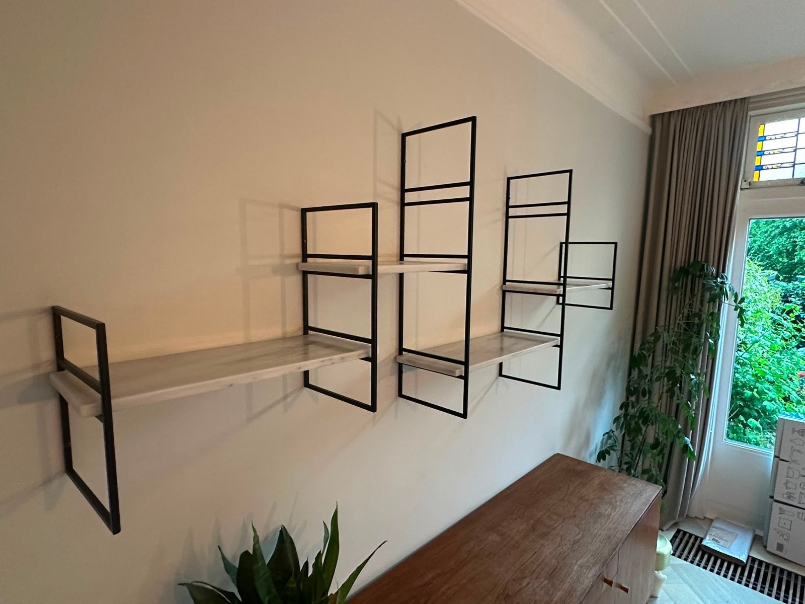 wandplanken van marmer en zwart metaal (merk Furnified), Ophalen, Gebruikt