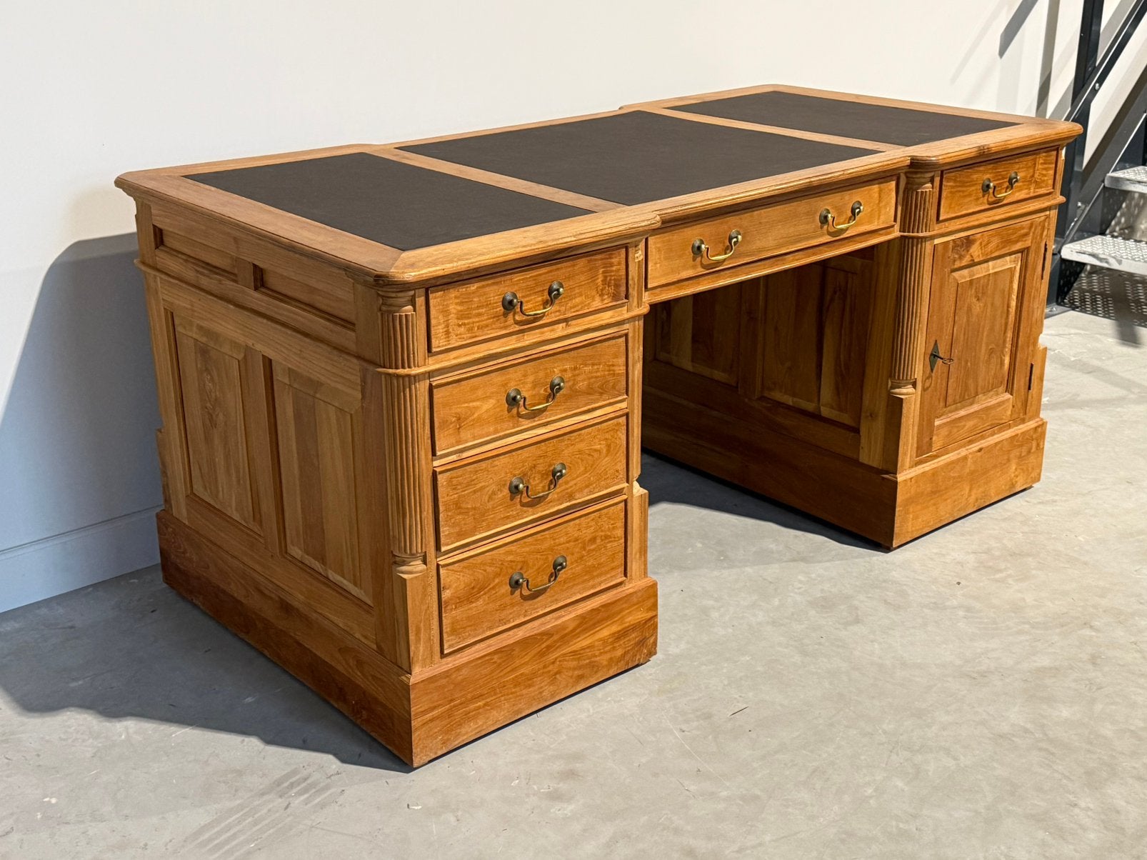 Klassiek Engels bureau #690, Huis en Inrichting, Hout, 180 cm, Bruin, Ophalen of Verzenden