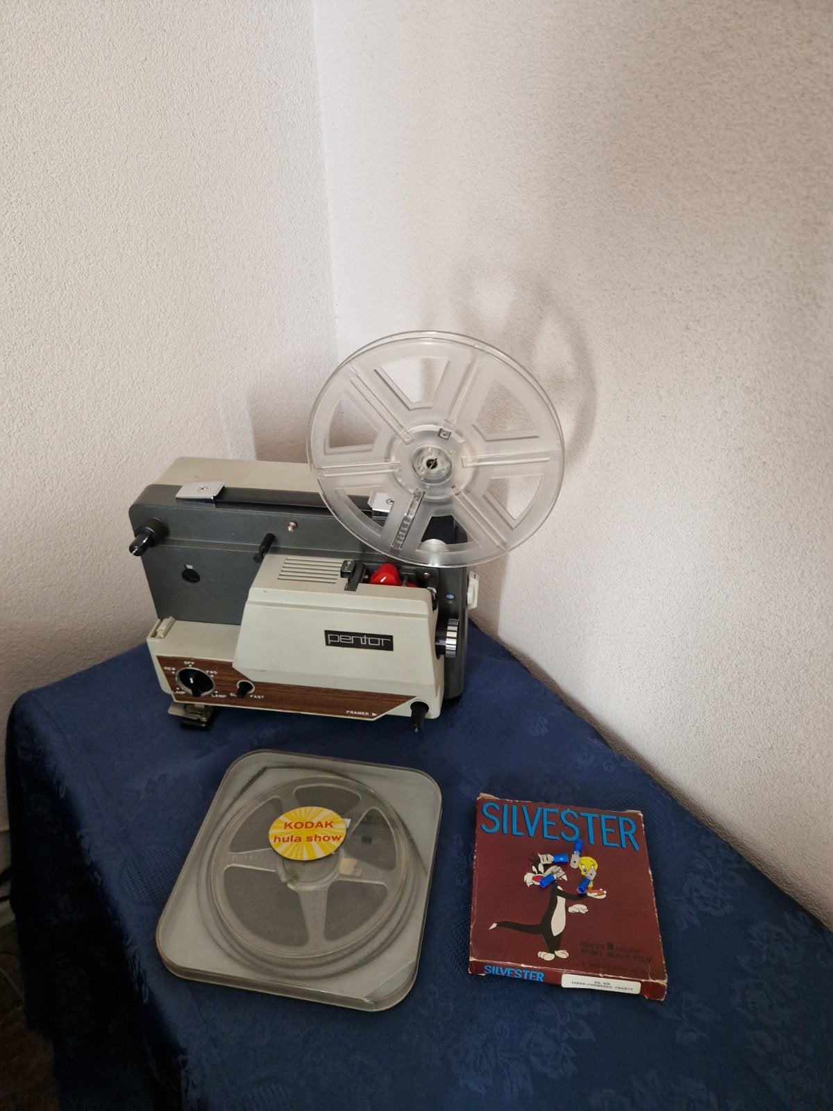 Pentor 914 Dual Projector met films, doos en koffer, Audio, Tv en Foto, Diaprojectors, Ophalen of Verzenden, Gebruikt