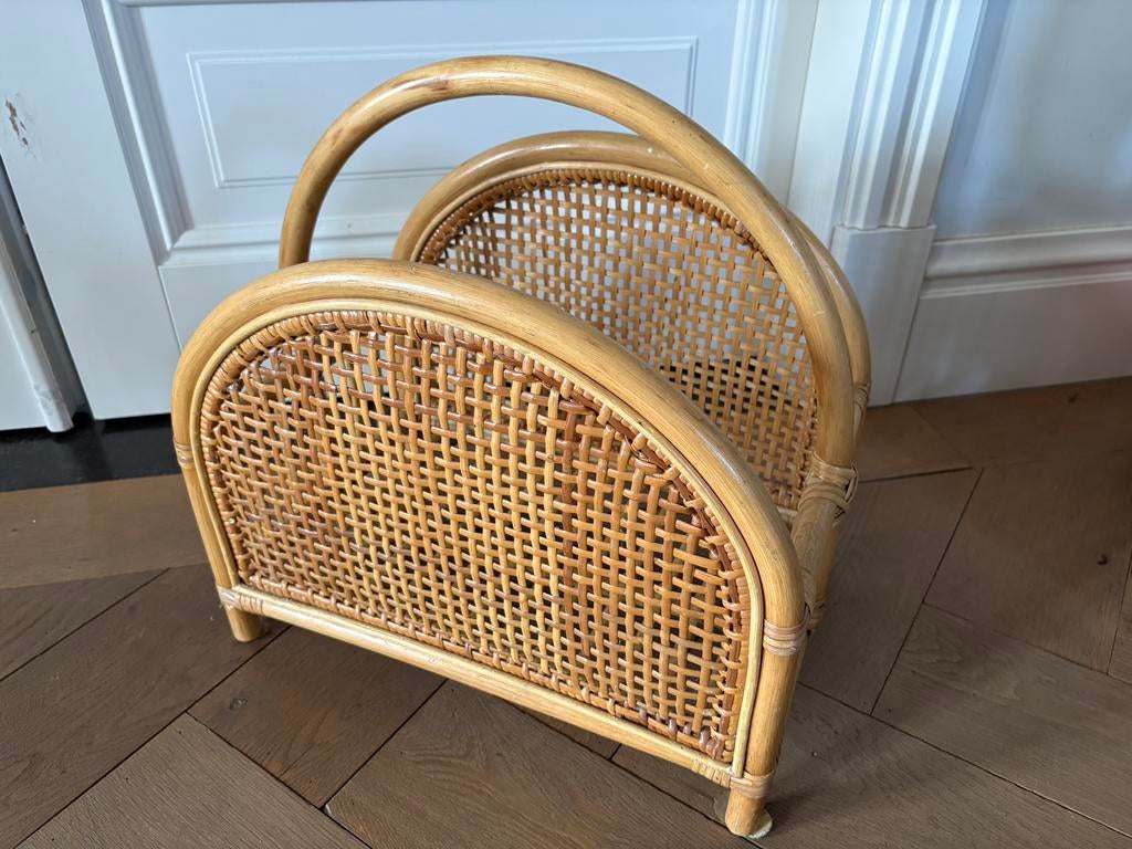 Rotan krantenbak, Huis en Inrichting, Ophalen of Verzenden, Zo goed als nieuw