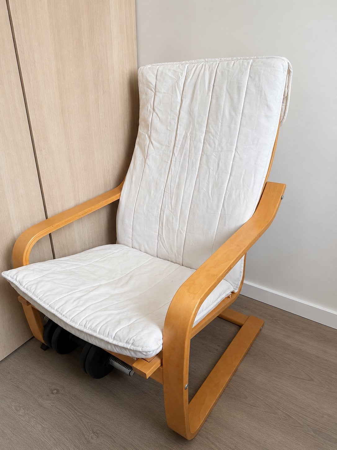 Comfortabele stoel met witte kussens, Gebruikt, Wit, Ophalen of Verzenden, Eén