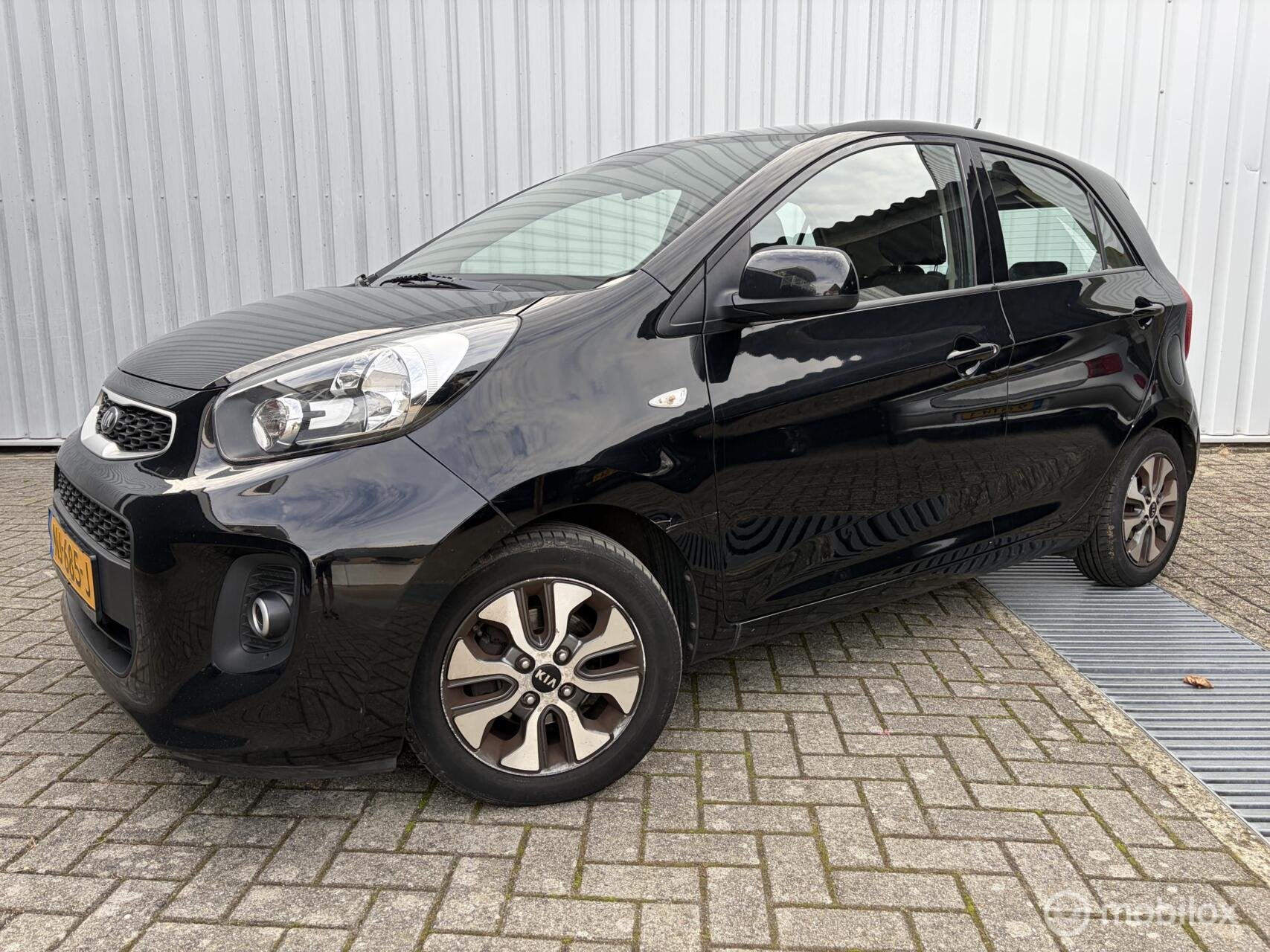 Kia Picanto 1.0 CVVT EconomyPlusLineNavigator rondom schade, Auto diversen, Kia, Zwart, Handgeschakeld, 998 cc