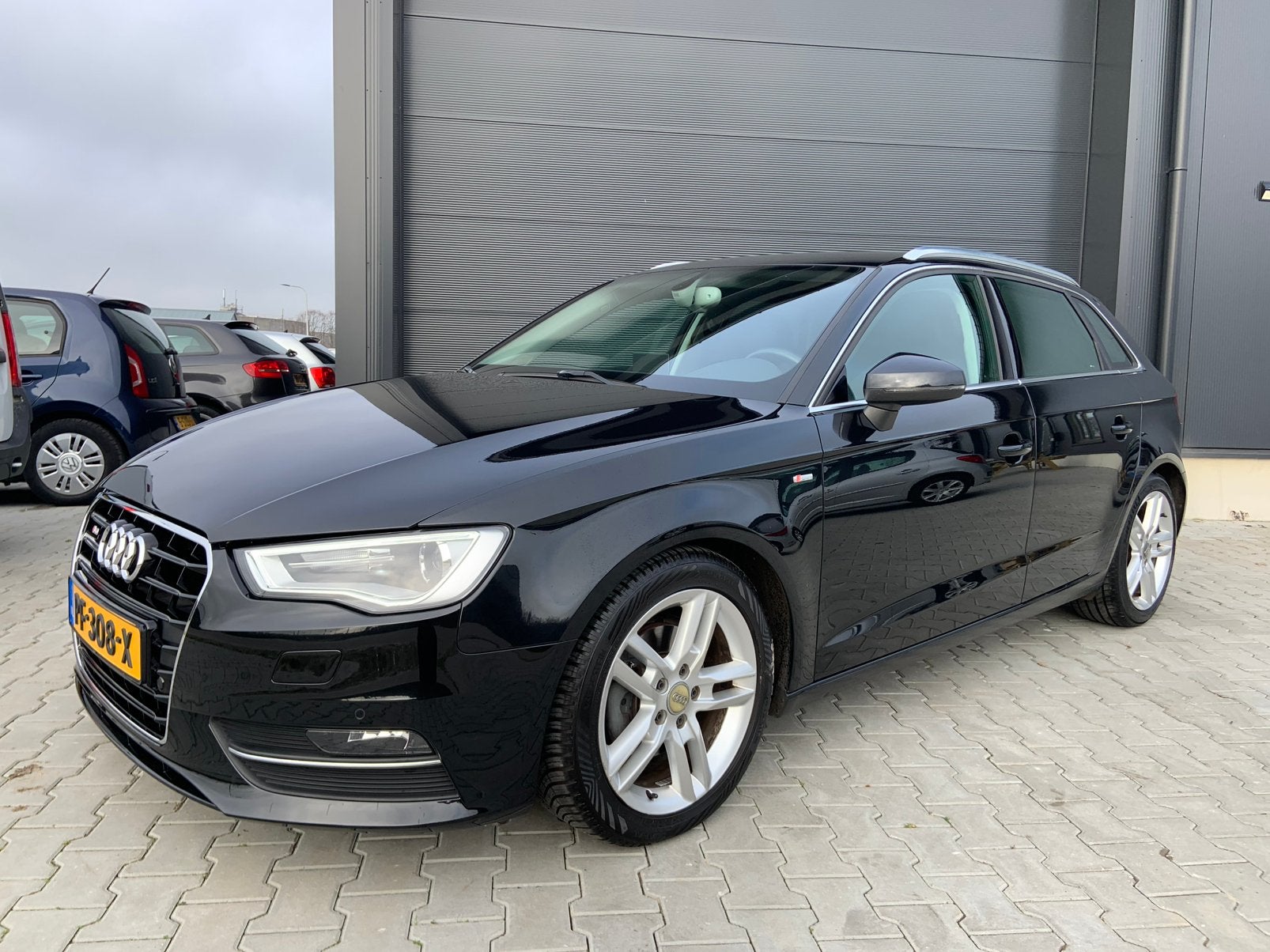 Audi A3 1.2TFSI 5Dr S-Line AUT Cruise|Navi|PDC|Stoelverwarmg, Auto's, Zwart, 4 cilinders, Zwart, Leder