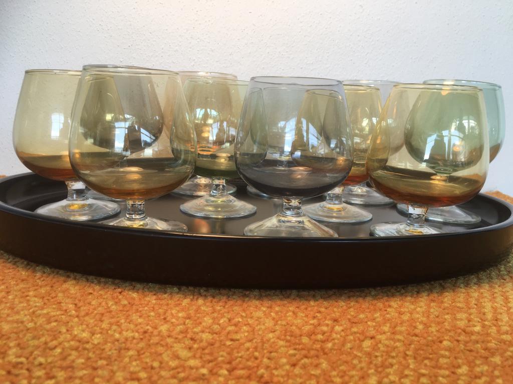 11 vintage gekleurde glazen. Jaren 60/70, Ophalen of Verzenden, Zo goed als nieuw, Overige typen