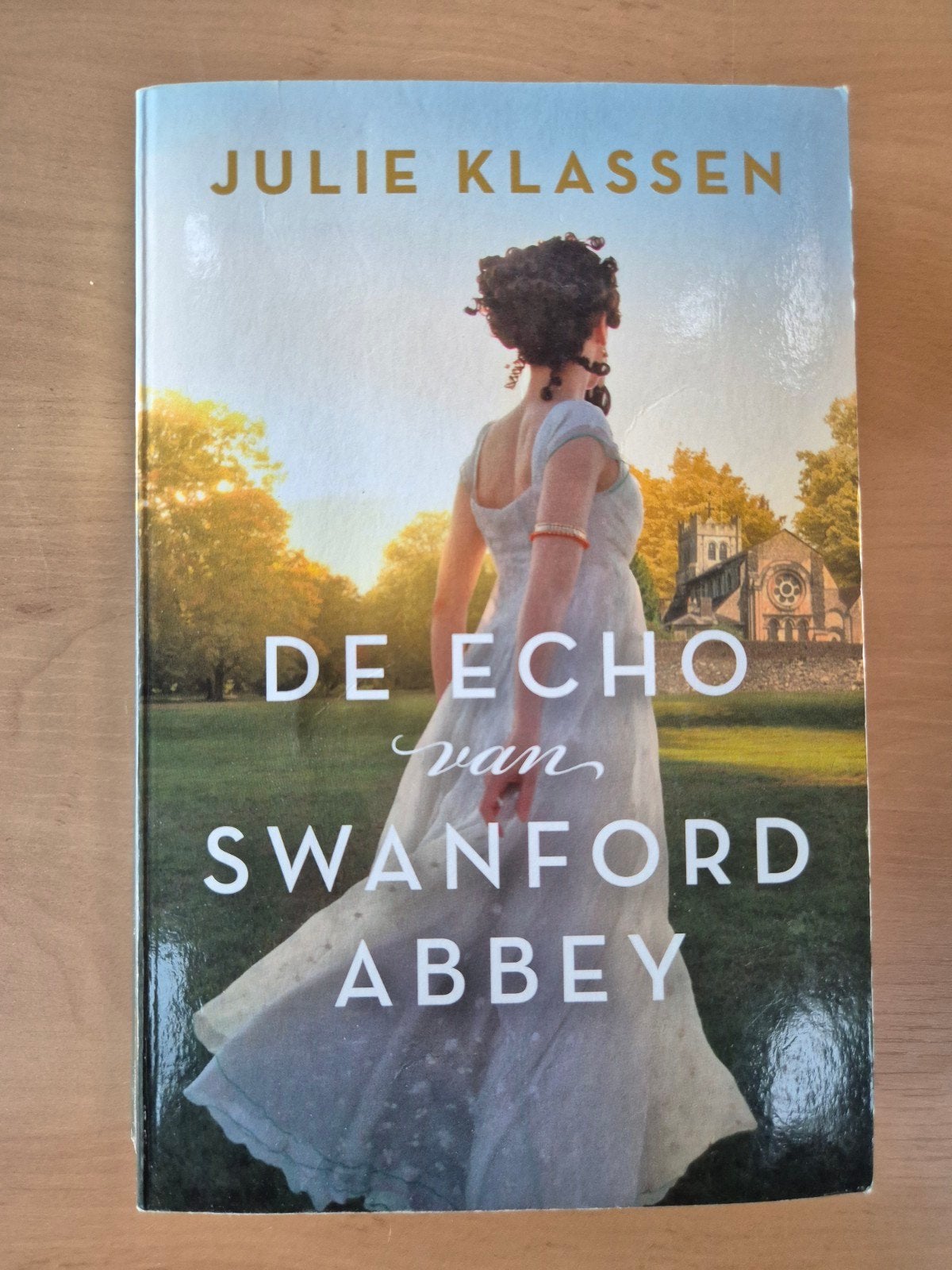 De Echo van Swanford Abbey - Julie Klassen, Ophalen of Verzenden, Zo goed als nieuw, Julie Klassen