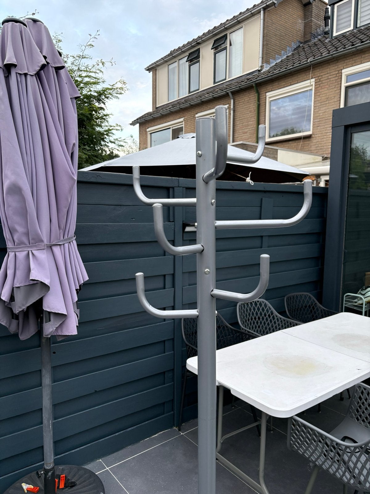 Grijze staande kapstok met 12 haken, Huis en Inrichting, Woonaccessoires | Kapstokken, Gebruikt, Ophalen of Verzenden, Metaal