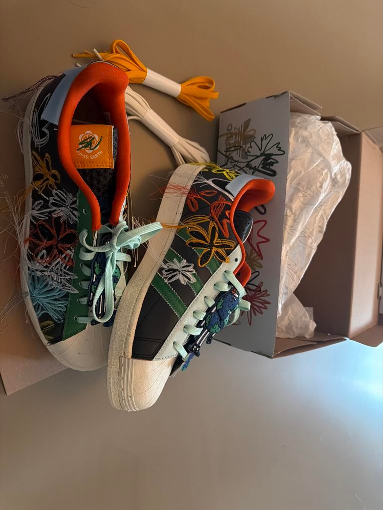 Maat 43 1/3 Adidas Superstar Sean Wotherspoon SuperEarth, Kleding | Dames, Schoenen, Ophalen of Verzenden, Nieuw, Overige kleuren