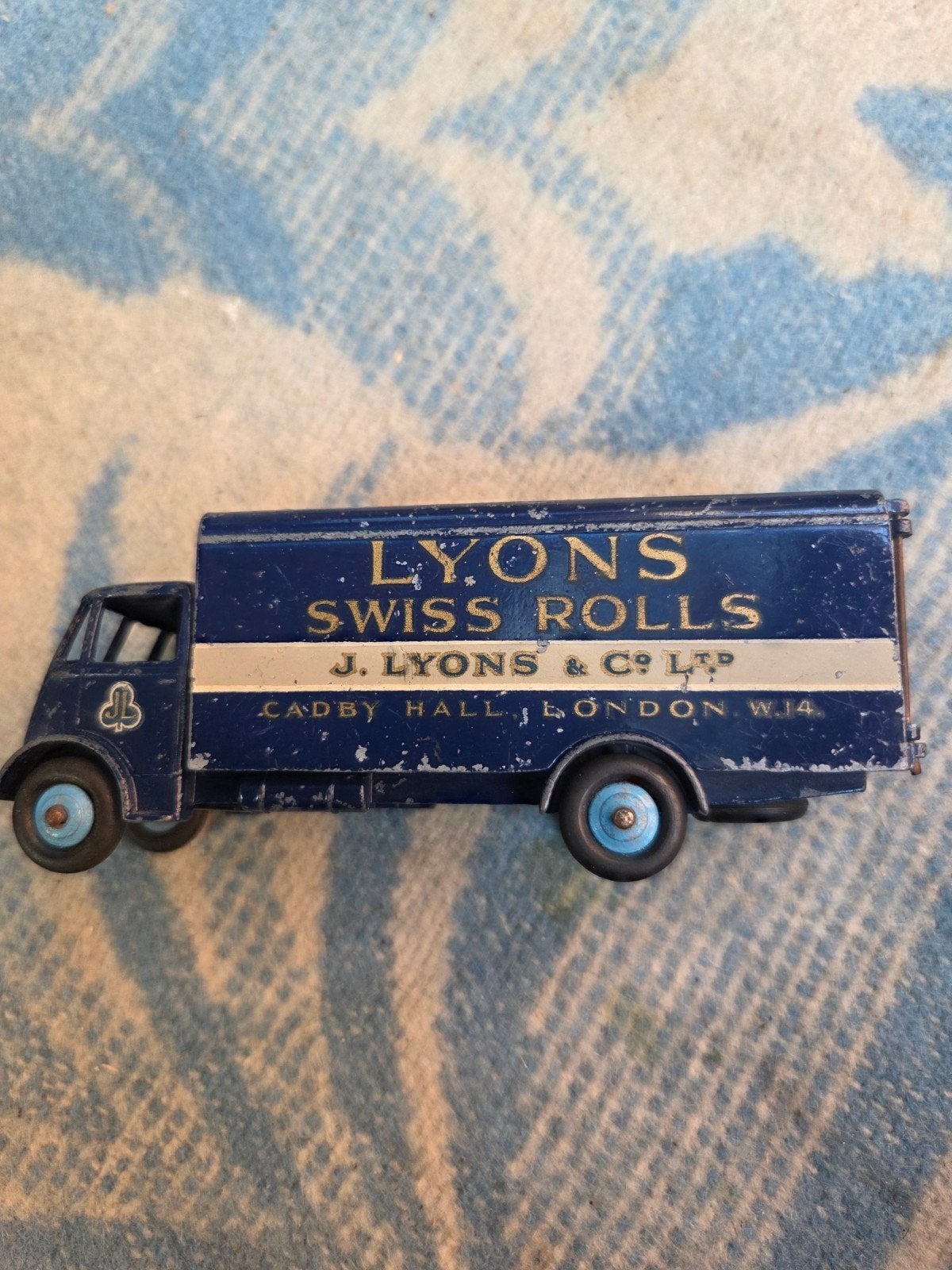 DINKY TOYS 514 GUY VAN LYONS SWISS ROLLS MOOI ORIGINEEL, Hobby en Vrije tijd, Verzenden, Auto, Dinky Toys
