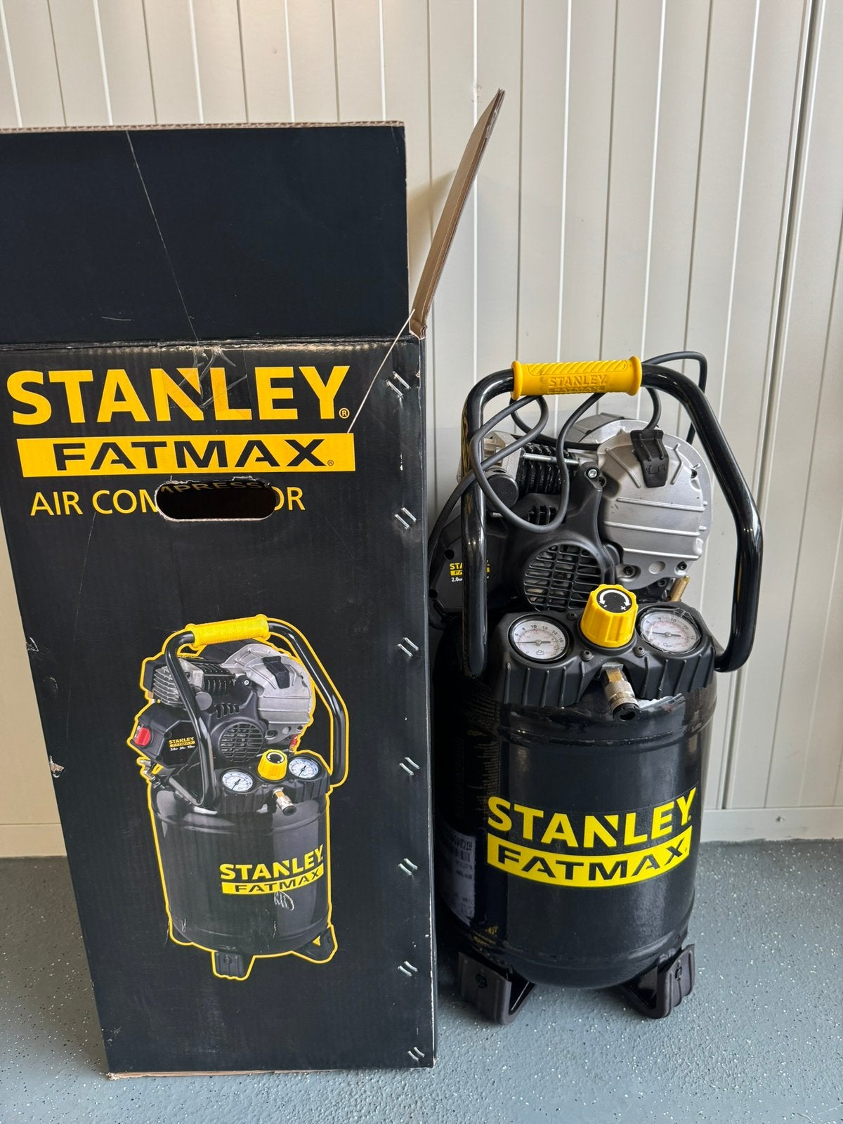 Stanley fatmax luchtcompressor, Minder dan 25 liter, Ophalen, Zo goed als nieuw, Minder dan 200 liter/min