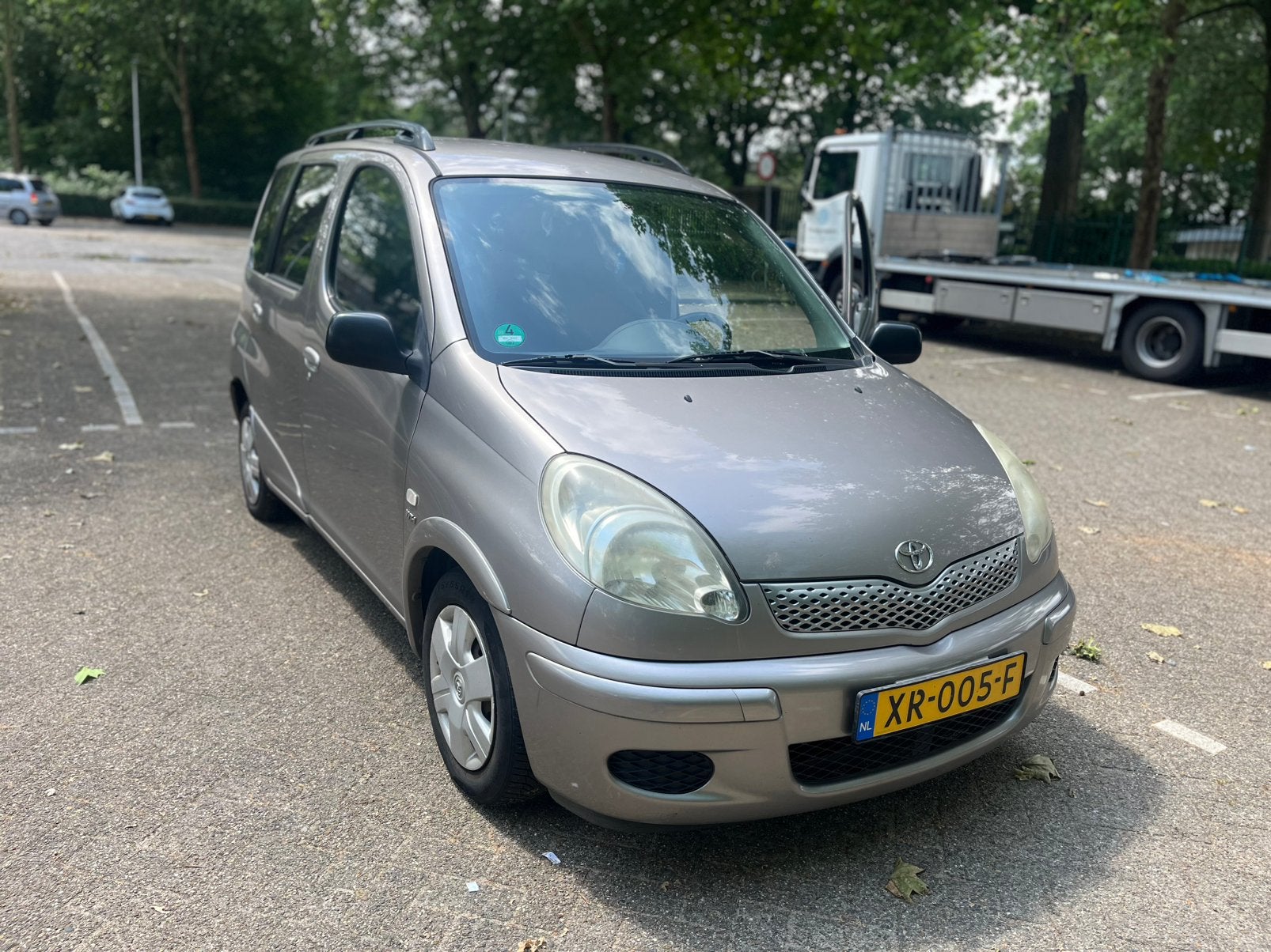 Toyota Yaris Verso 2005 Grijs, Auto's, Toyota, 28 km/l, 40 €/maand, 400 kg, Handgeschakeld