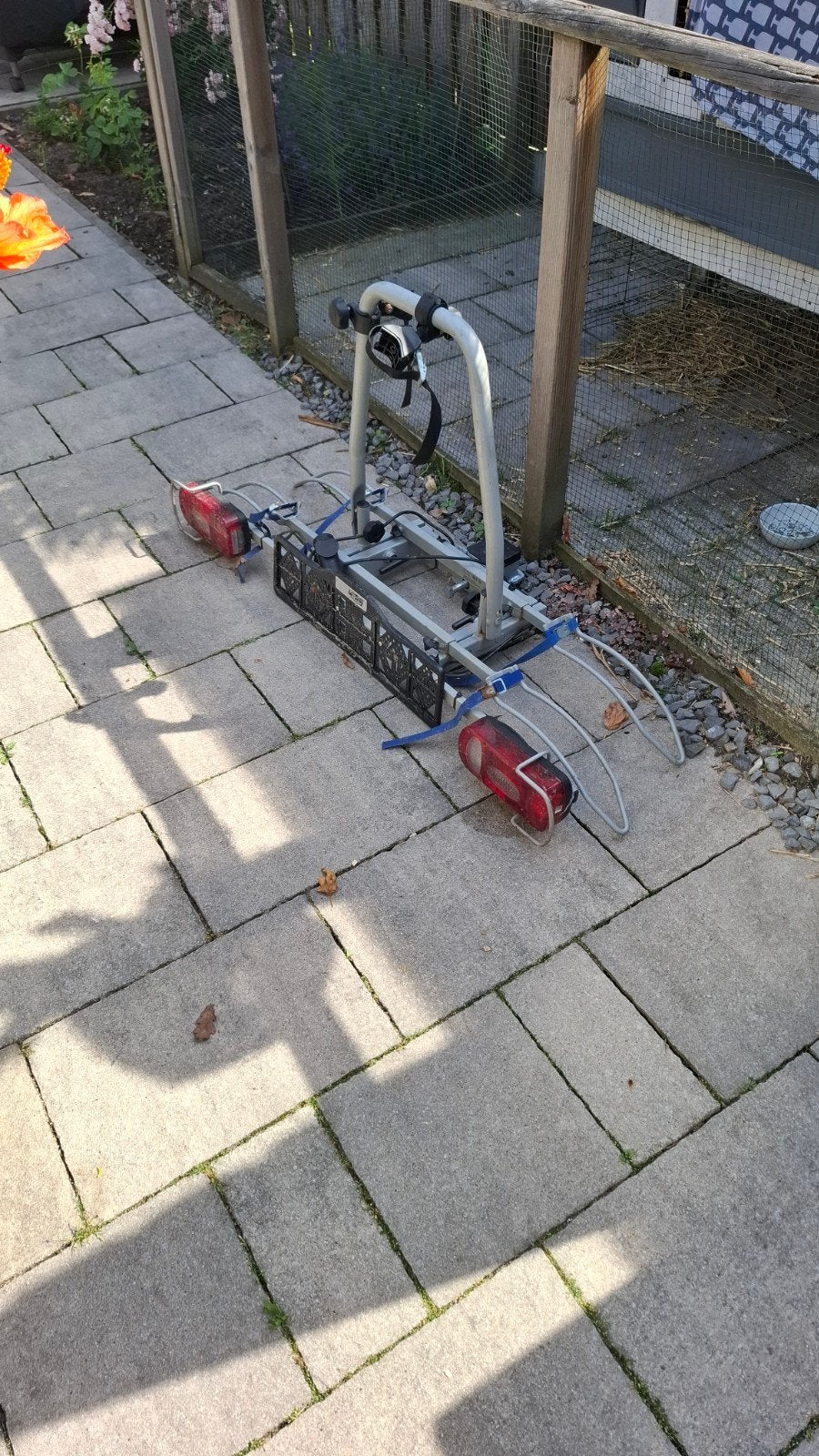 Kantelbare fietsendrager voor trekhaak, Ophalen