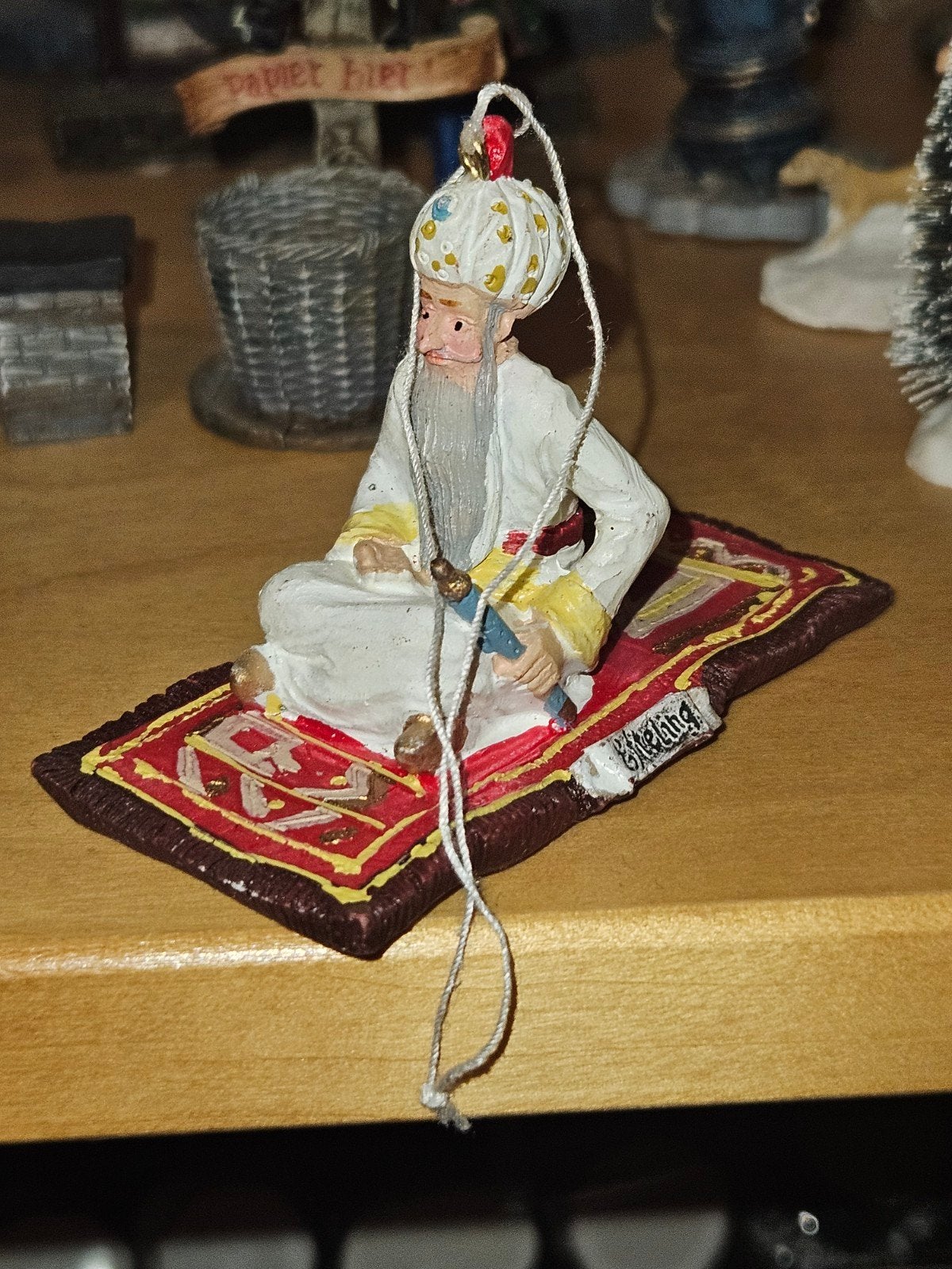 Miniatuur Efteling Vliegende Fakir - Decoratiebeeldje/hanger, Ophalen of Verzenden, Zo goed als nieuw, Beeldje of Poppetje