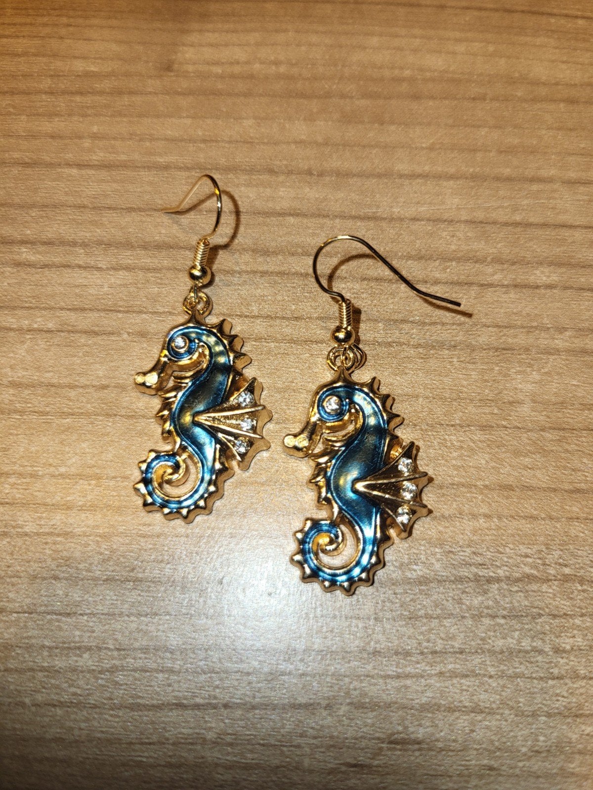Nieuwe Zeepaardje Oorbellen met Strass - Goudkleurig & Blauw, Overige materialen, Hangers, Blauw, Nieuw