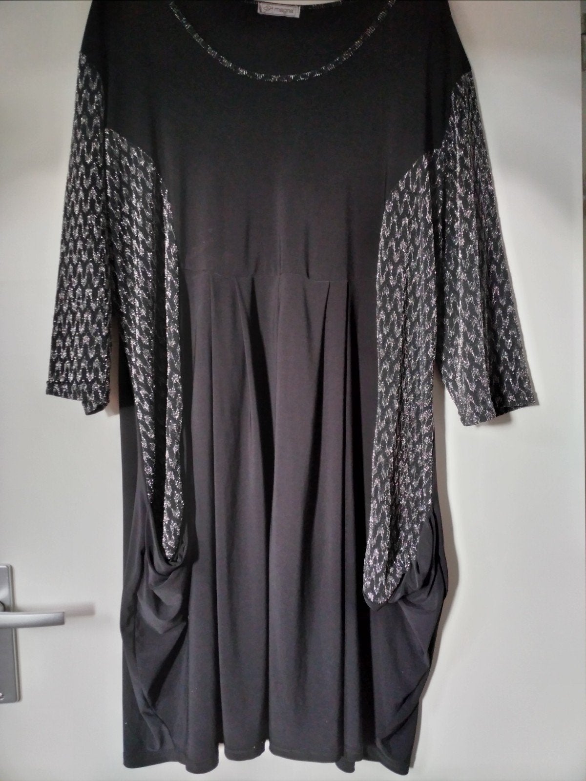 mooi Magna jurkje maat 56, Kleding | Dames, Grote Maten, Ophalen of Verzenden, Jurk, Zwart, Magna