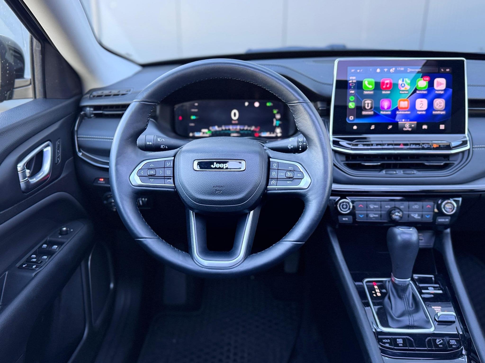 Jeep Compass 4xe 240 Plug-in Hybrid Electric Summit | Apple-, Auto's, Automaat, 4 cilinders, Verwarmde buitenspiegels, Zwart