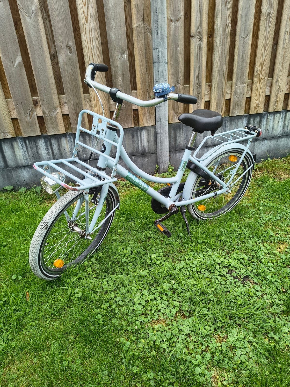 meisjesfiets met voorrek  20 inch - banden wat versleten, Fietsen en Brommers, Fietsen | Dames | Damesfietsen, Gebruikt, Velgrem