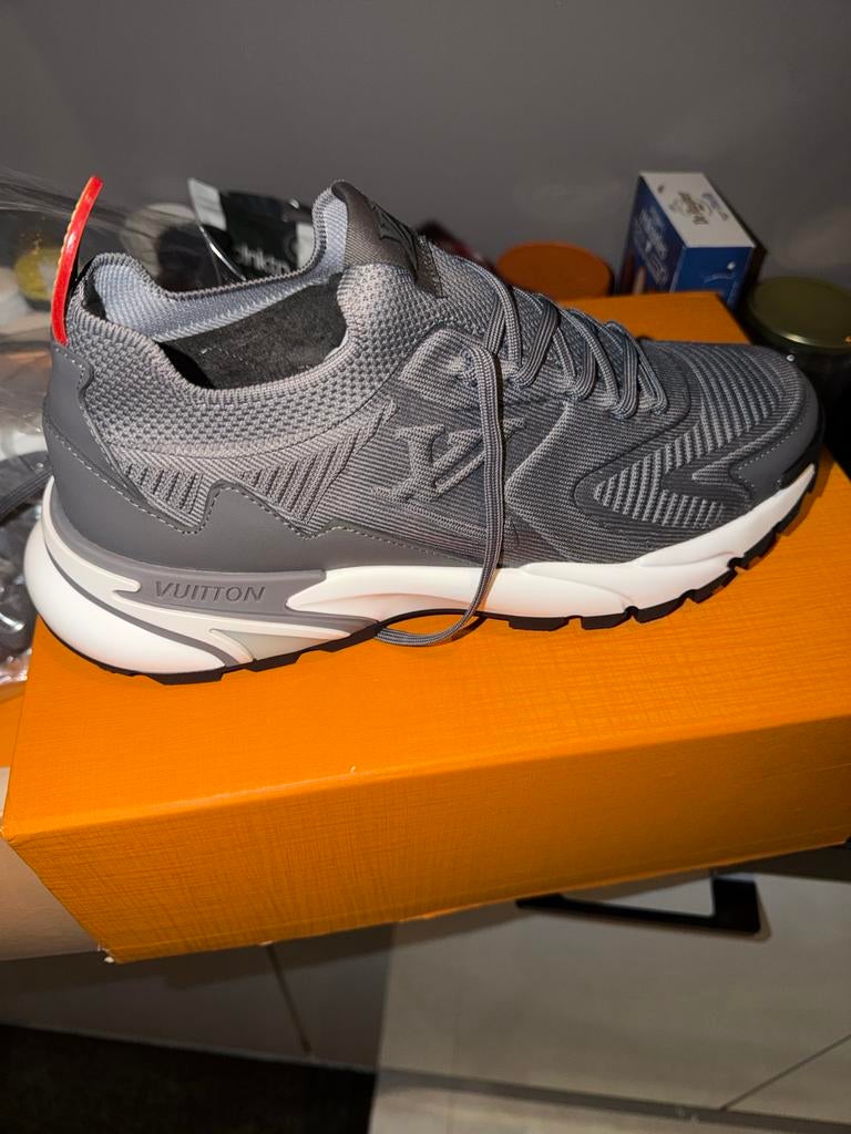 Louis Vuitton Runner Tatic Grey/White maat 41 (valt groot), Kleding | Heren, Schoenen, Nieuw, Sneakers of Gympen, Overige kleuren