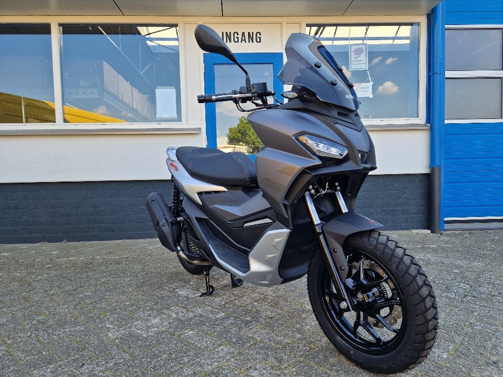 Aprilia SR GT 200 cc motorscooter PRIJS INCL BTW 125cc 200cc, Ophalen, Zo goed als nieuw, Benzine, Overige modellen