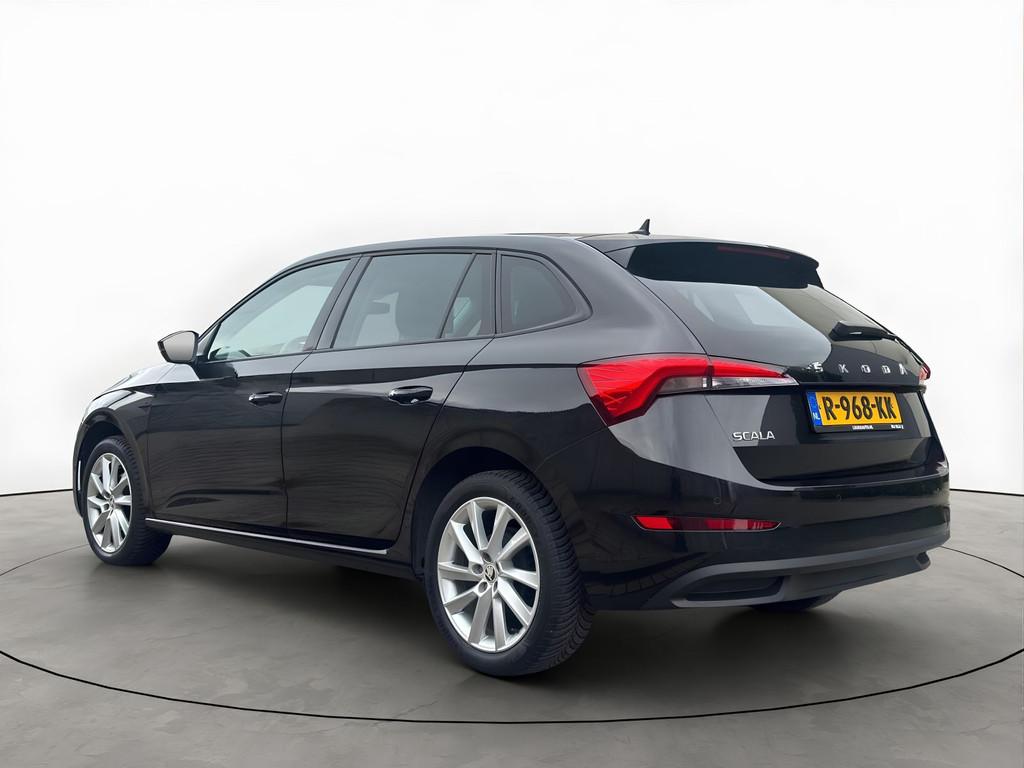 Skoda Scala 1.0 TSI 110PK Automaat Ambition Apple-Carplay, Auto's, Skoda, Gebruikt, Parkeersensor, 620 kg, Zwart