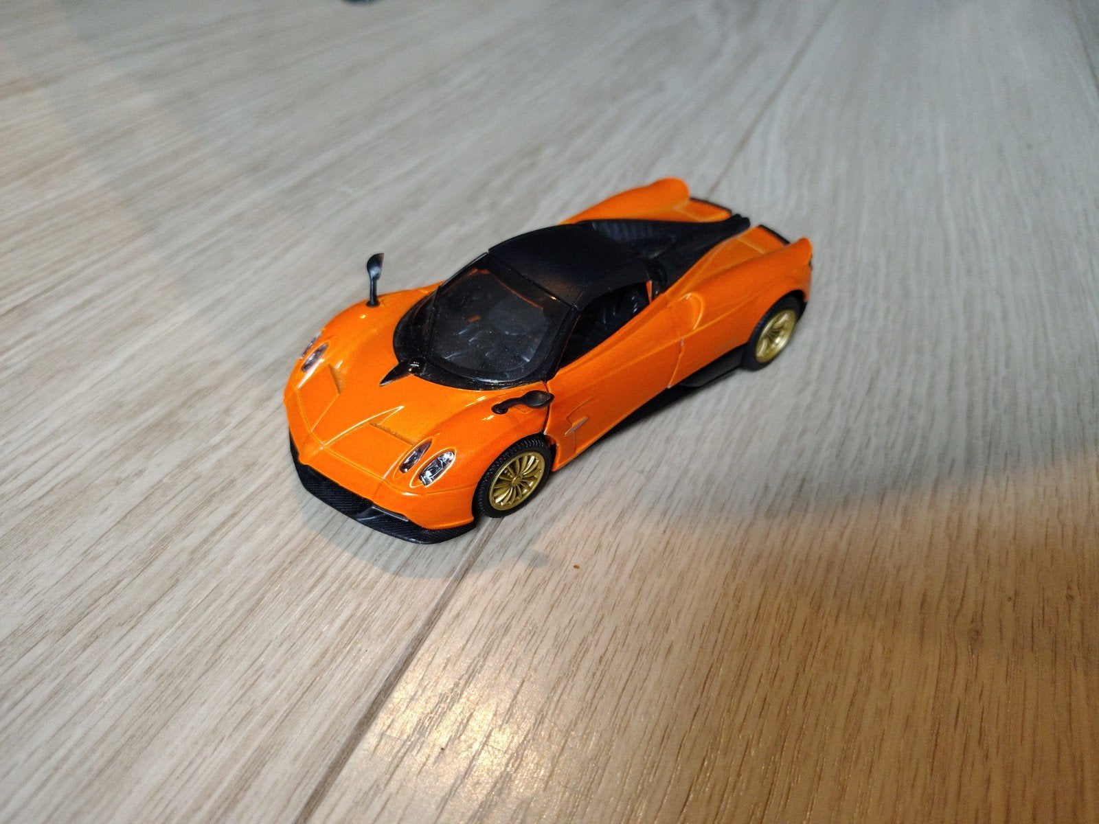 Pagani Huayra modelauto met terugtrekmotor  en geluid, Ophalen of Verzenden, Gebruikt, Auto, Overige merken