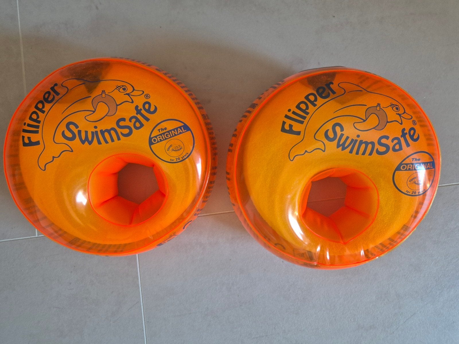 nieuwstaat Flipper swimsafe zwembandjes, Kinderen en Baby's, Babykleding | Baby-zwemkleding, Jongetje of Meisje, One size, Ophalen of Verzenden