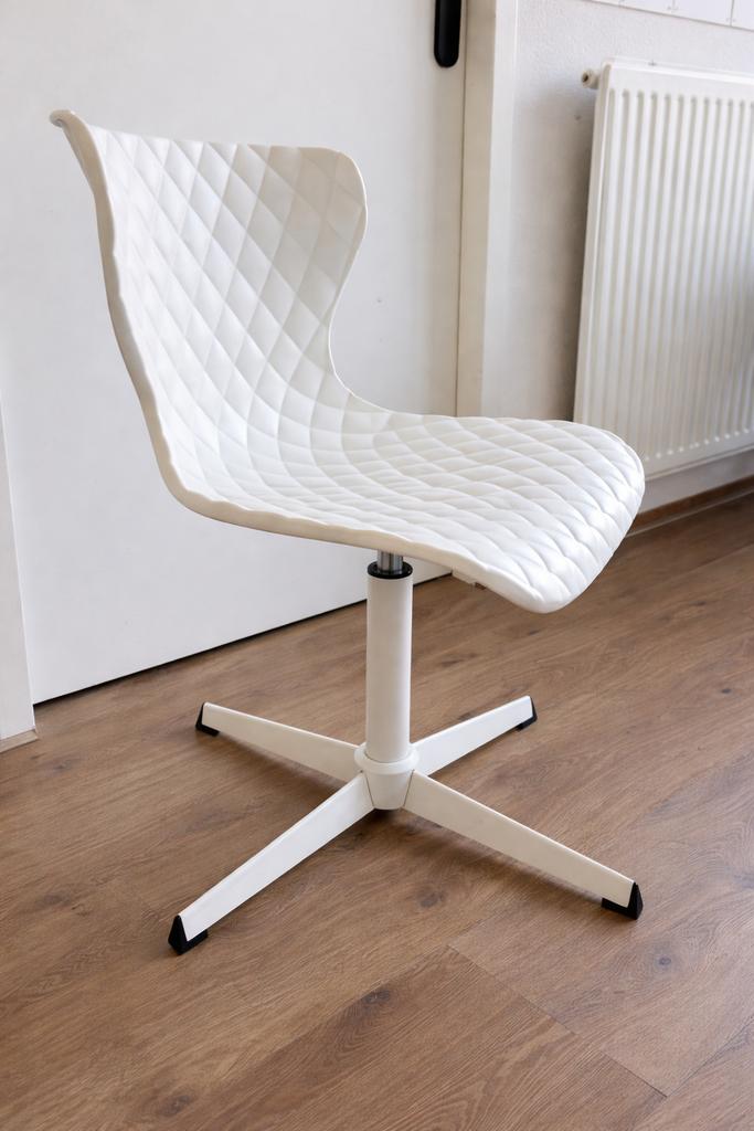 Moderne Witte Draaistoel met Design Patroon, Kunststof, Wit, Ophalen of Verzenden, Zo goed als nieuw