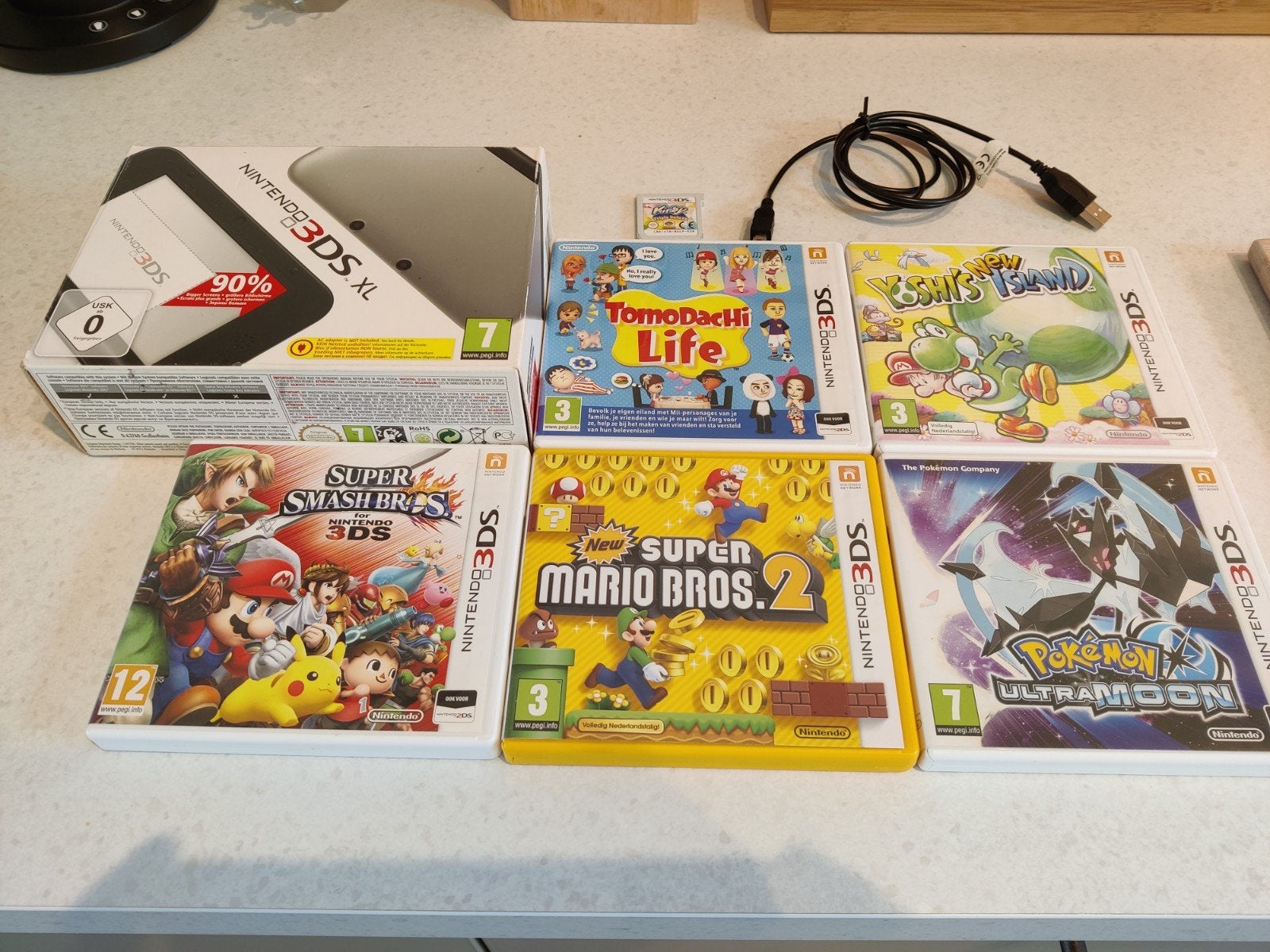 Nintendo 3DS XL Zwart + 6 Games incl. Pokémon Ultra Moon, Spelcomputers en Games, Zwart, 3DS XL, Ophalen of Verzenden, Gebruikt