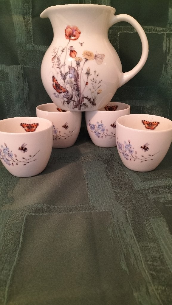 Waterkan met 4 mokjes Of the Fields Jet servies, Nieuw, Ophalen of Verzenden, Overige stijlen, Kop(pen) en/of Schotel(s)