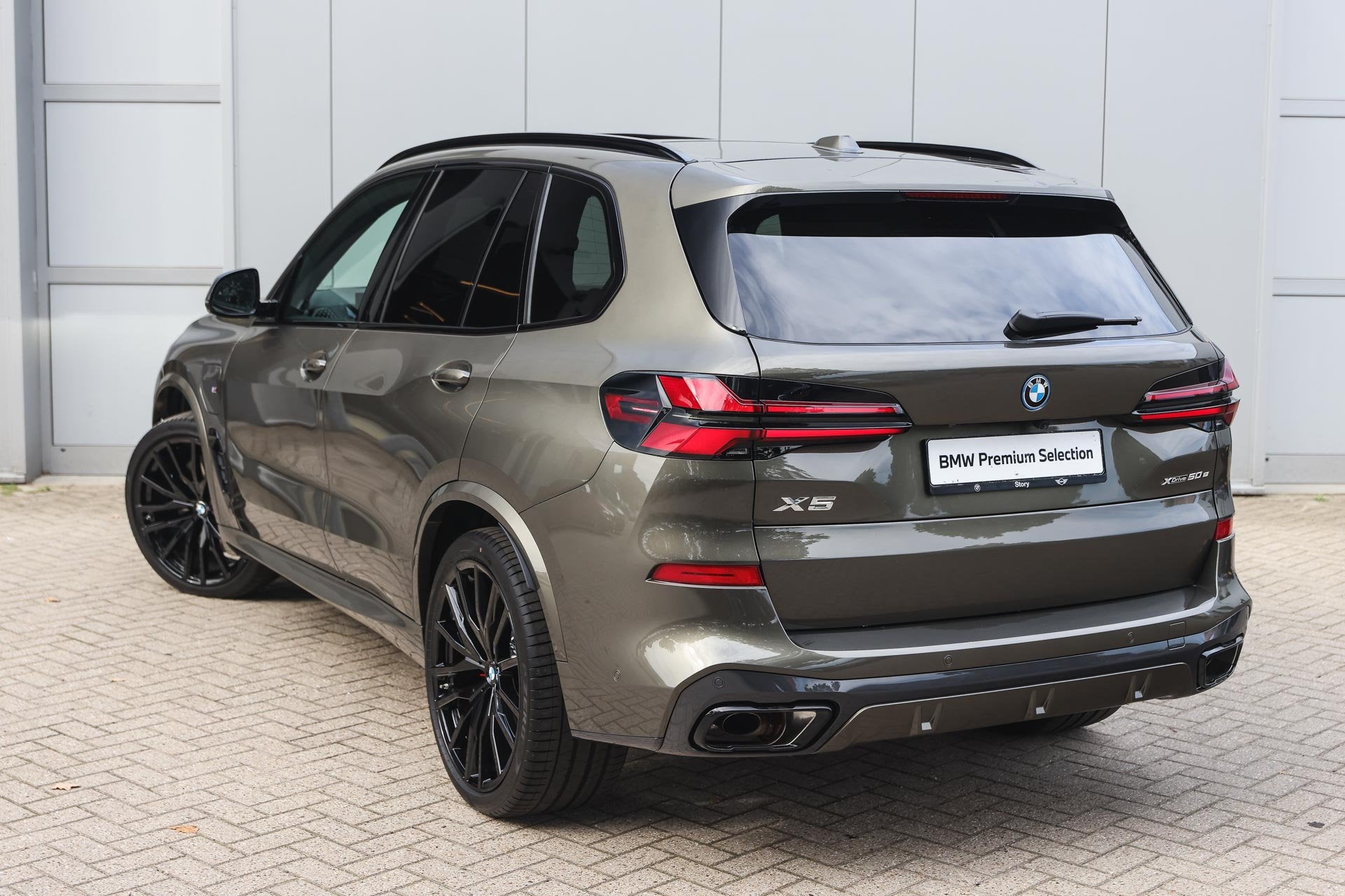 BMW X5 xDrive50e M Sport Automaat / Panoramadak / M Multifun, Dealer onderhouden, 2395 kg, Met garantie (alle), Bedrijf
