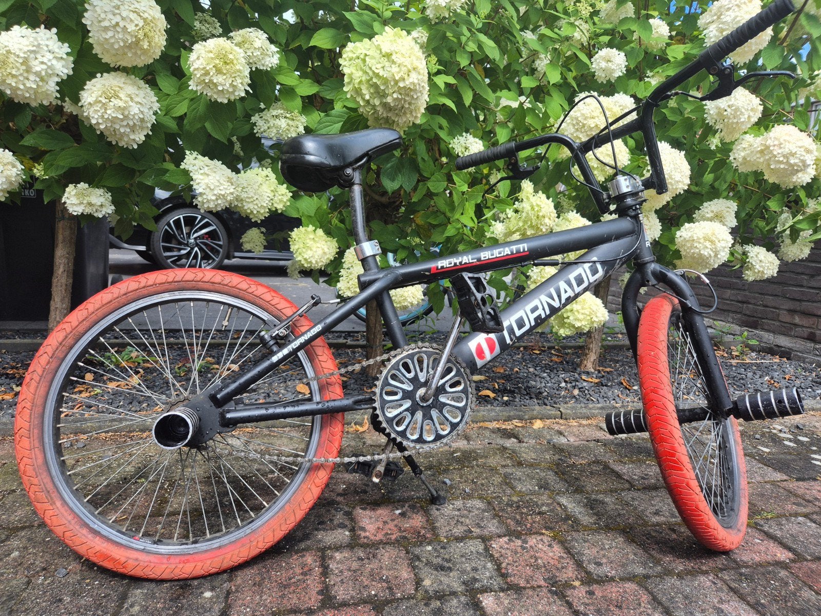 Royal Bugatti Tornado BMX - met rode banden, Fietsen en Brommers, Fietsen | Crossfietsen en BMX, Ophalen, Gebruikt, Staal, Velgrem