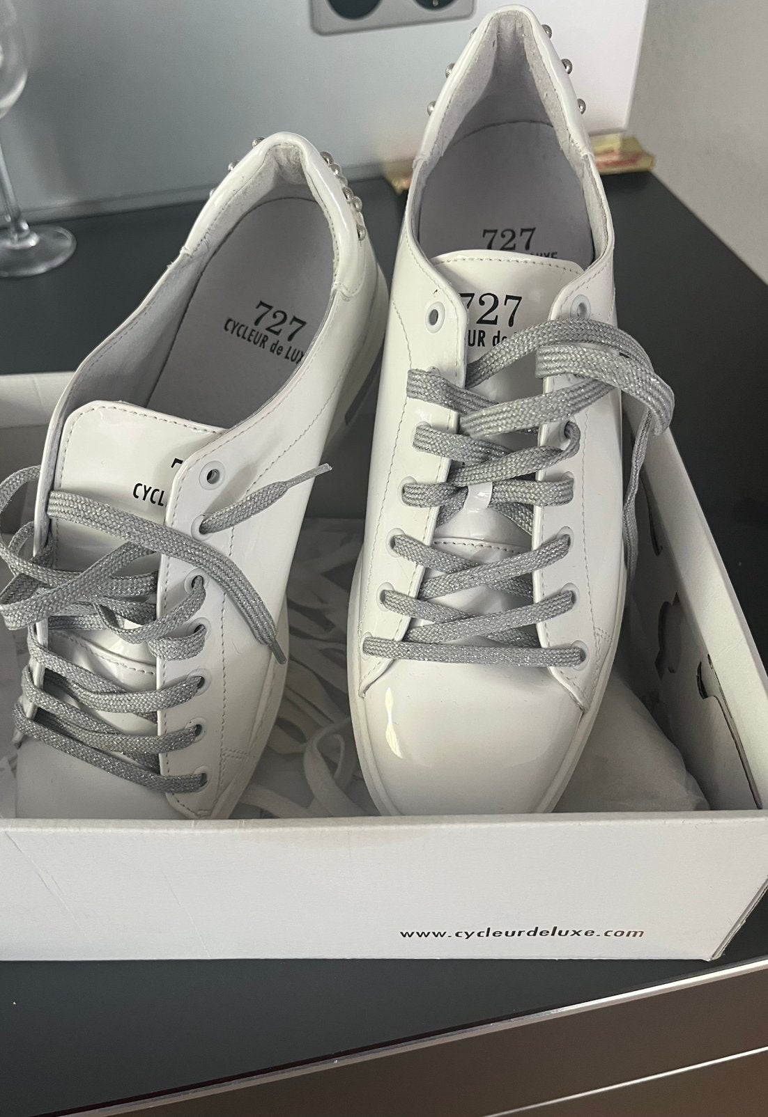 Sneakers, Wit, Ophalen of Verzenden, Sneakers of Gympen, Zo goed als nieuw