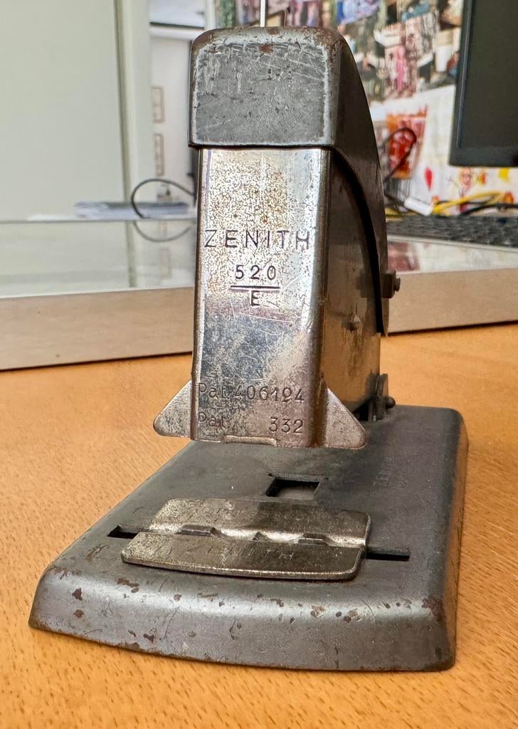 Antieke nietmachine, Verzenden