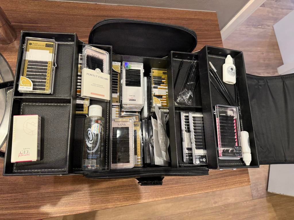 Wimperextensions Koffer met Inhoud: Pincetten en Wimpers, Gebruikt, Ogen, Zwart, Ophalen of Verzenden