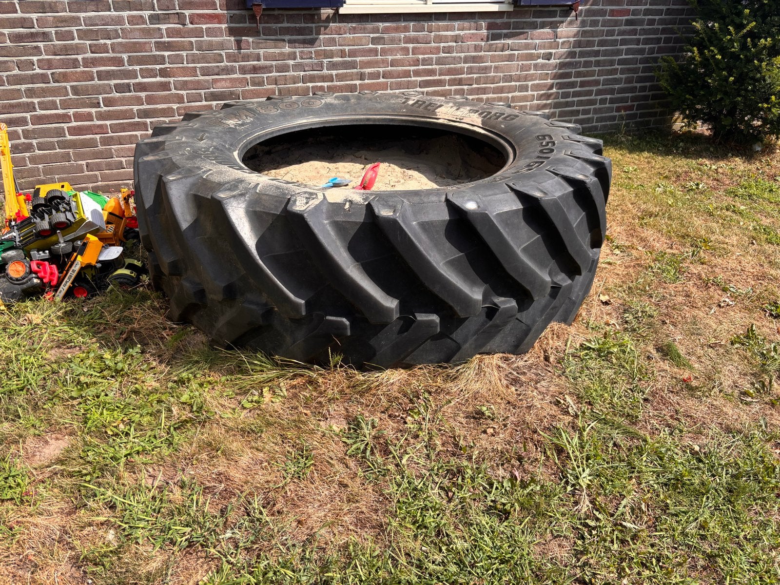 Grote tractorband (180 cm)  zandbak, incl. speelzand, Ophalen, Gebruikt