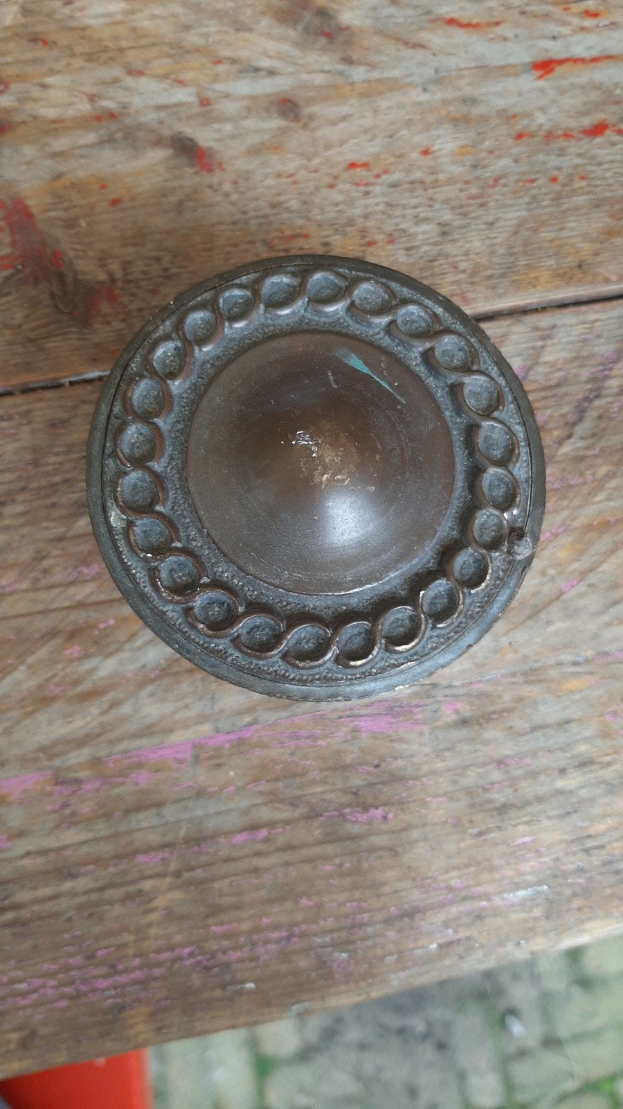 Antieke bronzen deurknop met sierlijke rand, Ophalen of Verzenden
