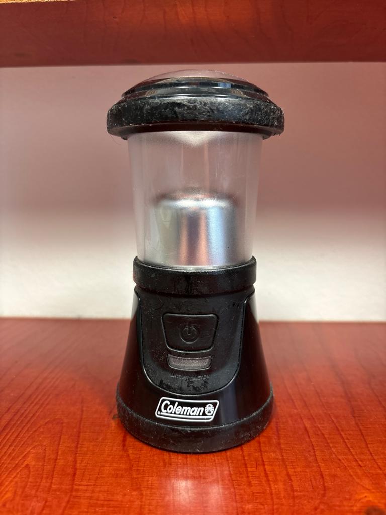 Coleman LED campinglamp op batterijen (2 stuks) GRATIS, Ophalen, Gebruikt, Batterij