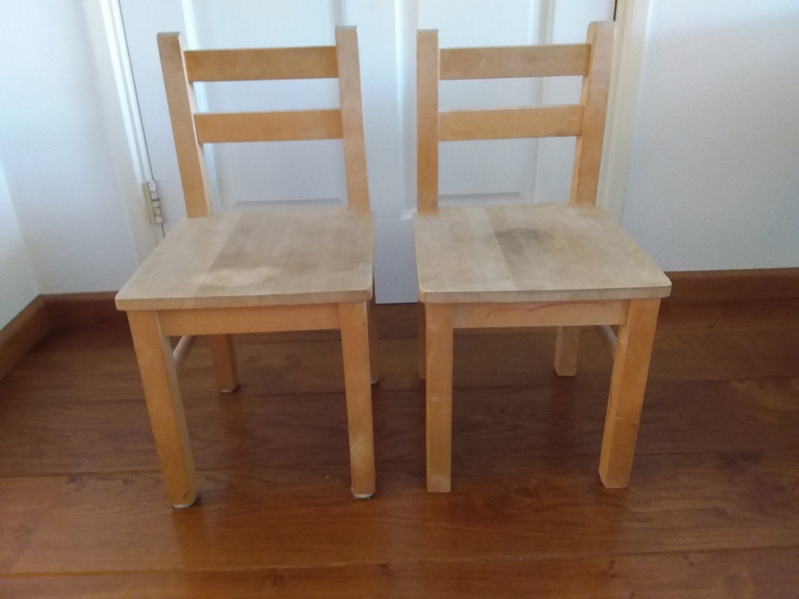 Twee houten stoeltjes voor kinderen, gratis, Ophalen, Gebruikt, Stoel(en)