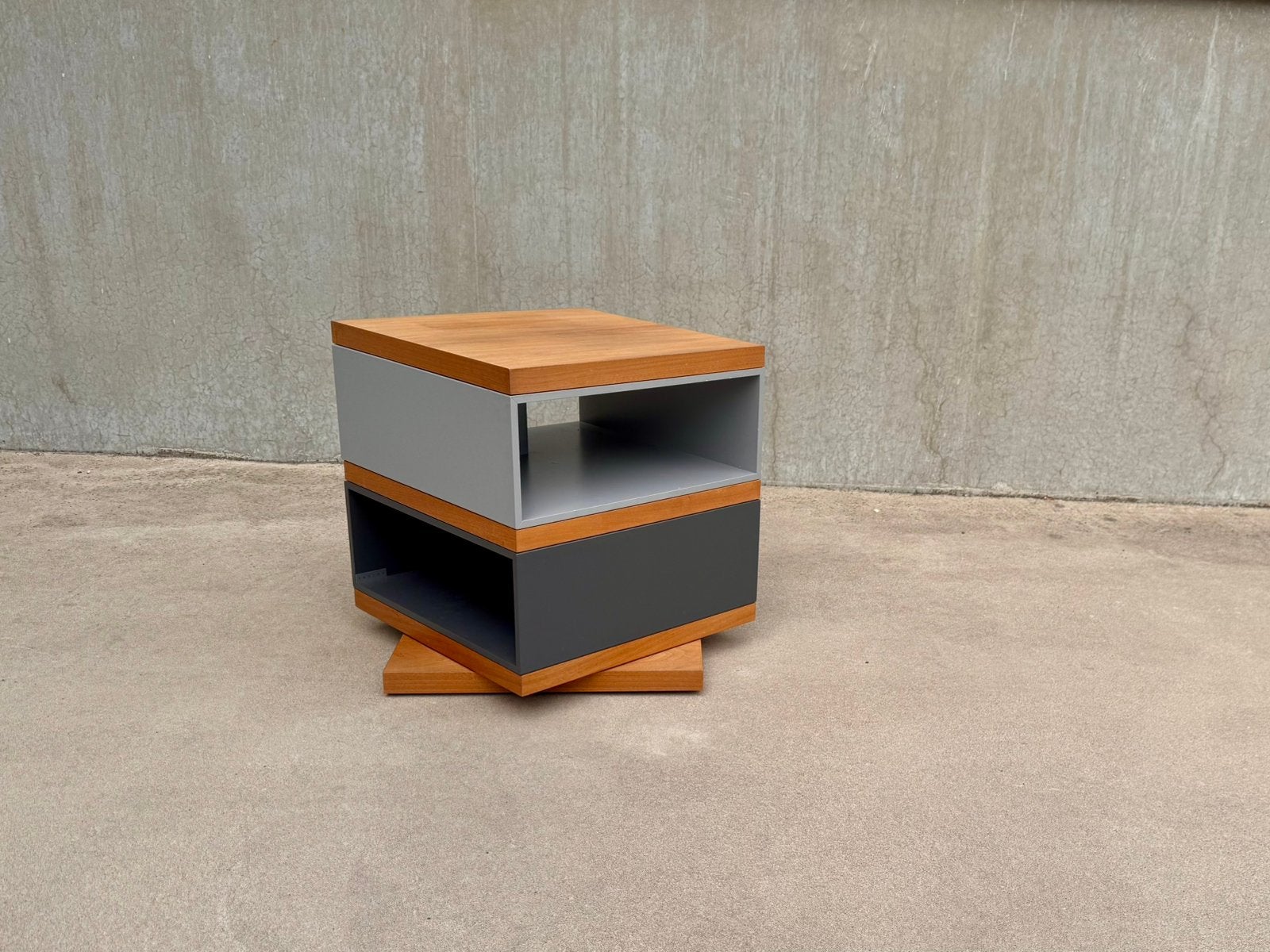 PASTOE design draaibare kast | bijzet tafel TOTEM Van Duysen, Huis en Inrichting, Vitra B&B Italia Wittmann Brokis Cassina Moooi Dutch Ligne Rose