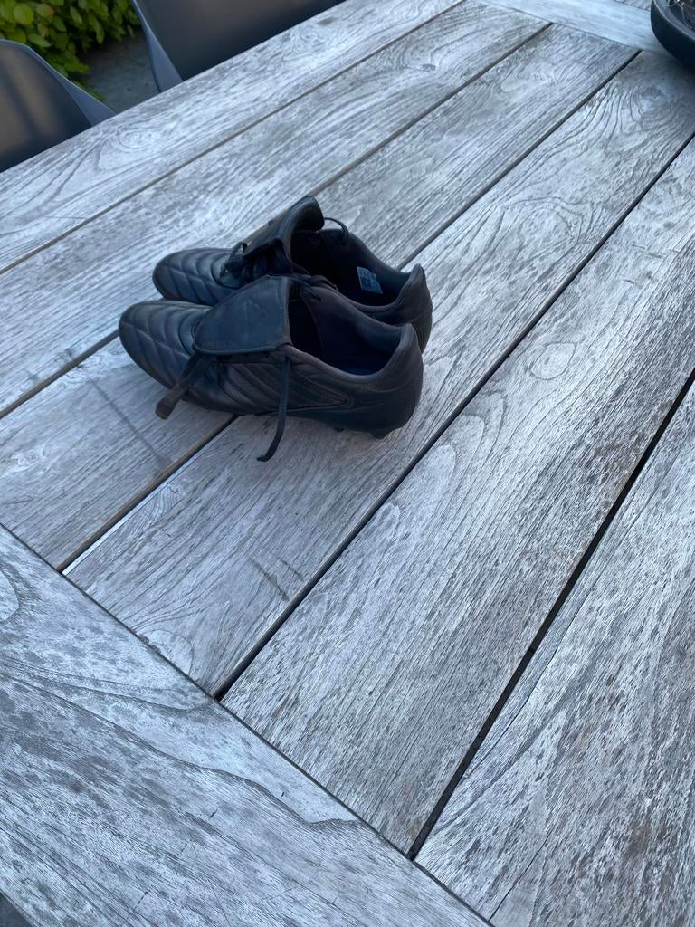 Adidas voetbalschoenen zwart maat 45 1/3, Maat XS of kleiner, Schoenen, Ophalen of Verzenden, Zo goed als nieuw