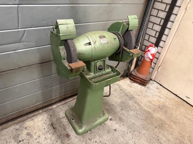 2 steens slijpmachine, Gebruikt, Ophalen of Verzenden, 1000 watt of meer, Werkbankslijpmachine