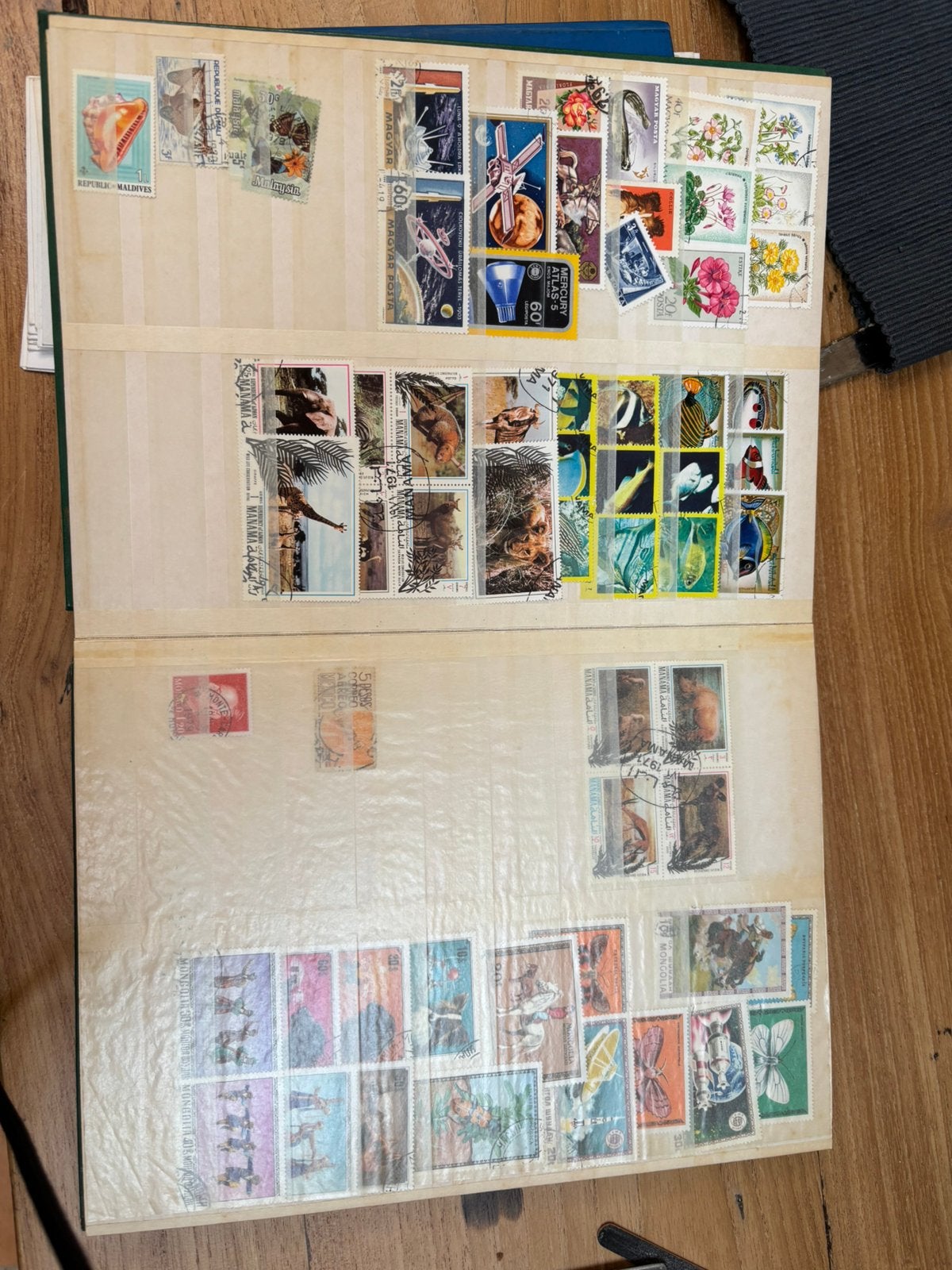 Postzegel verzameling uit circa 1980-1982, Postzegels en Munten, Postzegels | Volle albums en Verzamelingen, Ophalen of Verzenden
