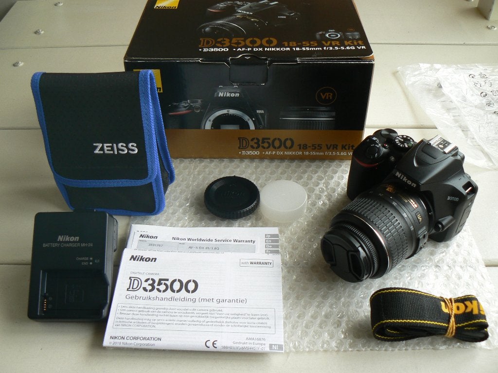 Nikon D3500 met 1868 clicks! Ook oa 10-20mm lens, Spiegelreflex, Nikon, Ophalen of Verzenden, Zo goed als nieuw