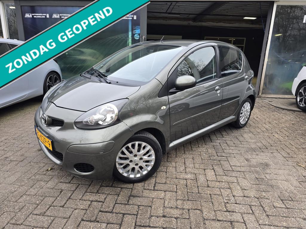 Toyota Aygo 1.0-12V Aspiration Green | 2E EIGENAAR | 12MND G, Auto's, Voorwielaandrijving, Gebruikt, 4 stoelen, Leder en Stof
