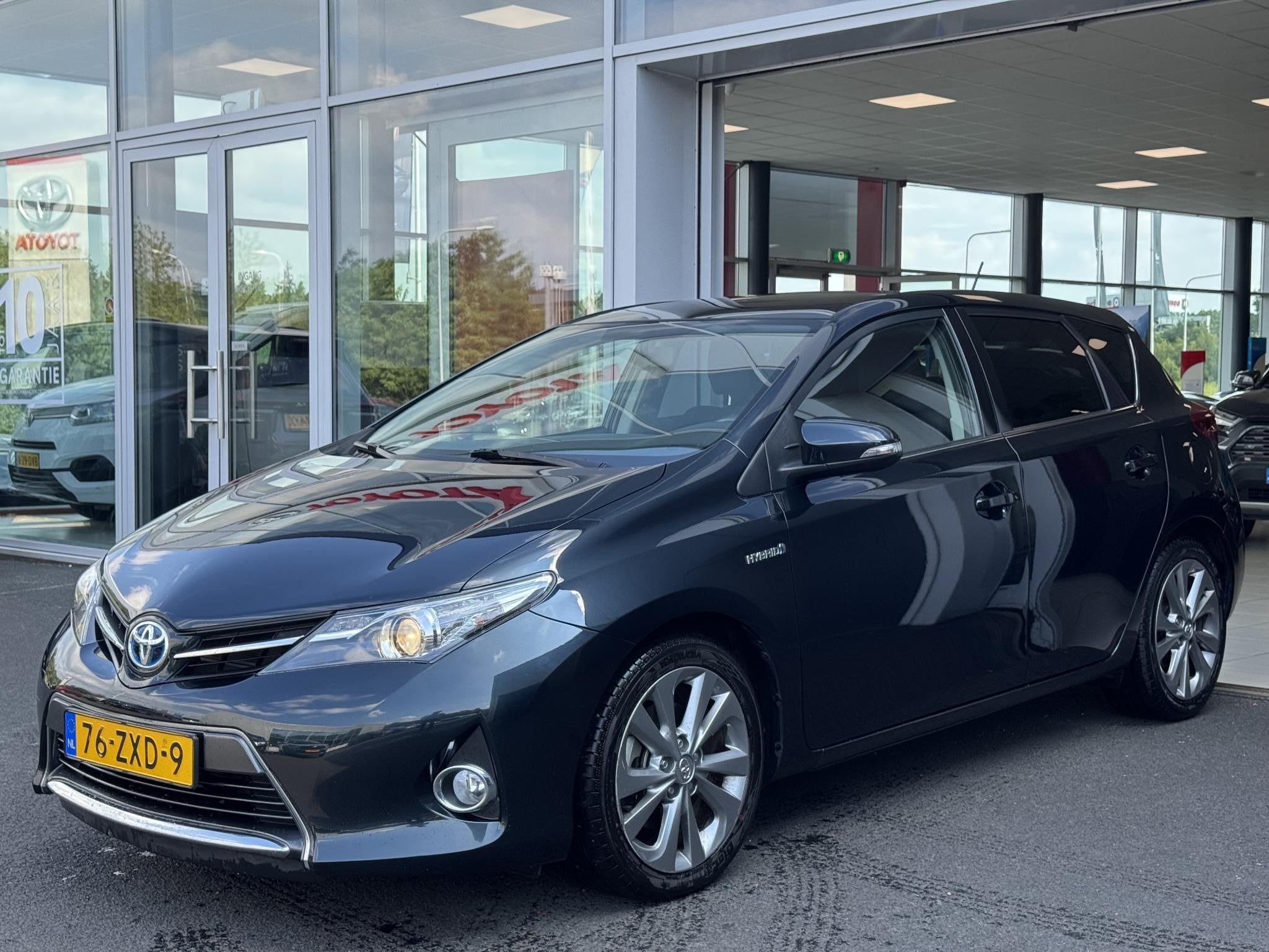 Toyota Auris 1.8 Hybrid Lease 17 inch | Airco | Parkeercamer, Auto's, Euro 5, Gebruikt, 4 cilinders, Start-stop-systeem
