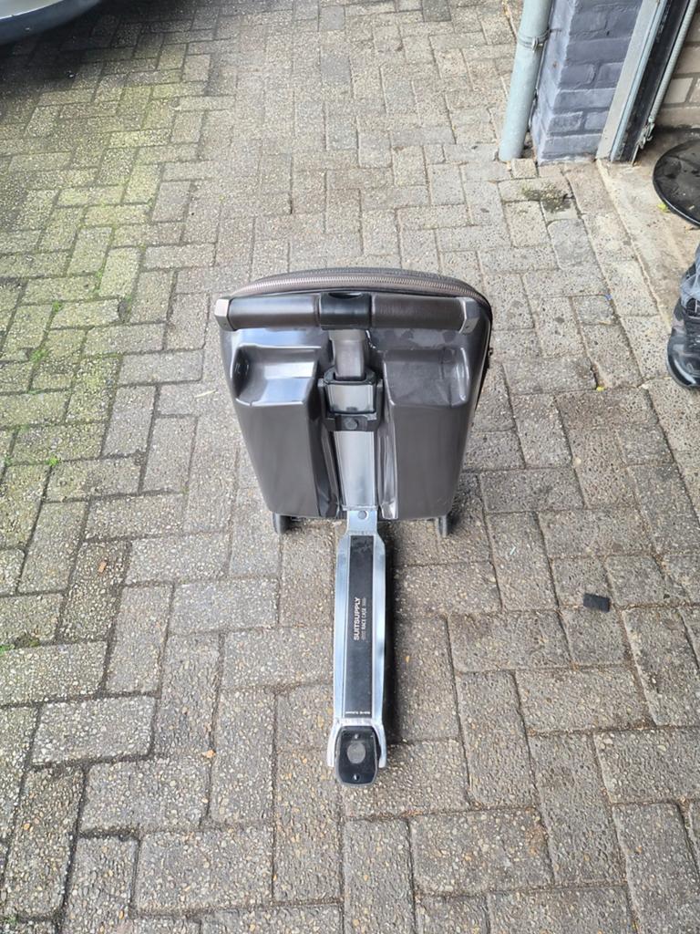 Koffer met klein handvatprobleem - reparatie mogelijk, 40 tot 60 cm, Wieltjes, Gebruikt, 20 tot 30 cm
