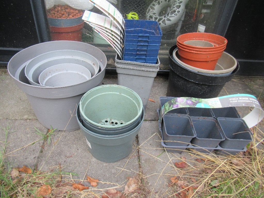 diverse plastic POTTEN en KWEEKBAKJES / moestuin, Tuin en Terras, Kweekspullen, Ophalen of Verzenden, Zo goed als nieuw, Overige typen