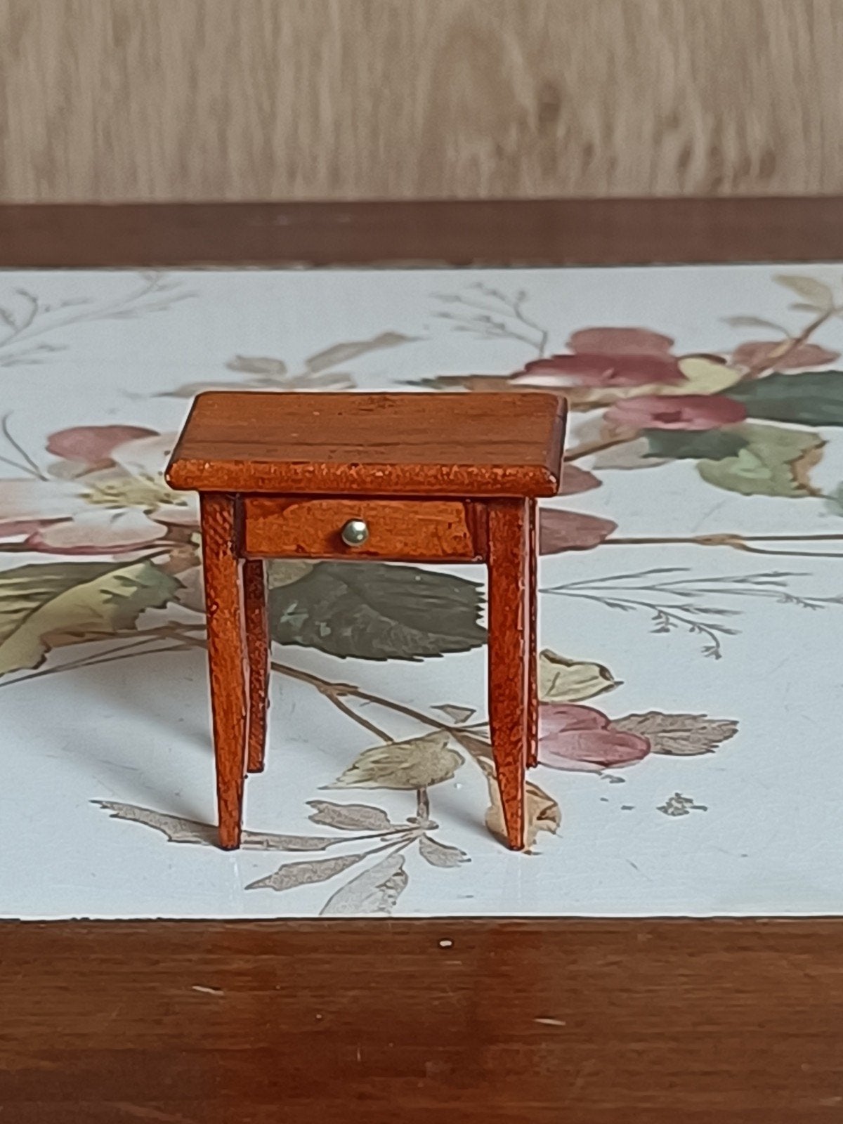 Mooi planten tafeltje poppenhuis 1:12, Ophalen of Verzenden, Zo goed als nieuw, Poppenhuis