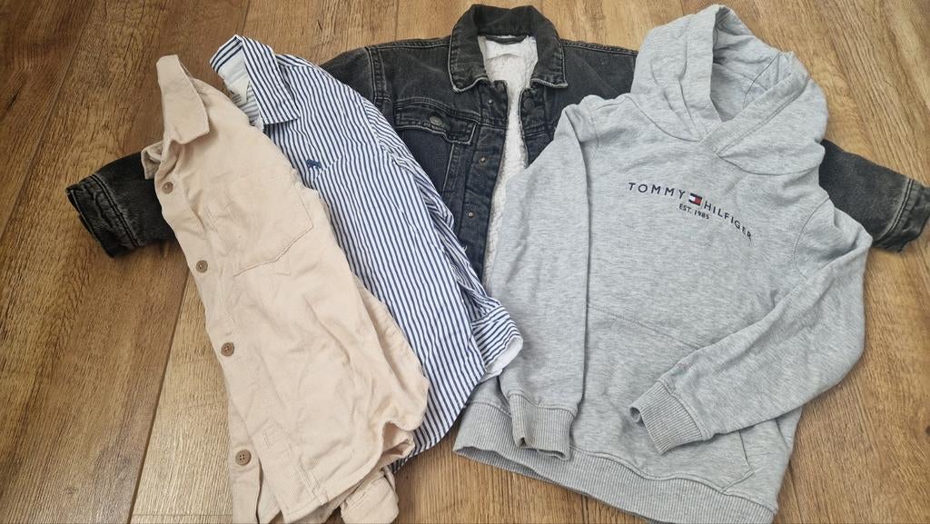 Kledingpakket maat 110: spijkerjas, overhemd en hoodie, Gebruikt, Ophalen of Verzenden, Tommy Hilfiger, Setje