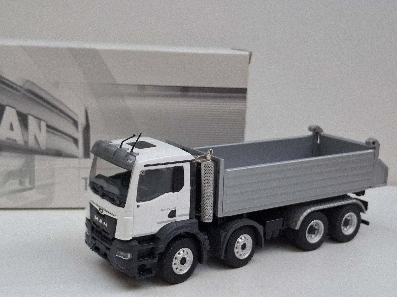 MAN TGS 35.440 4 AS DREISEITENKIPPER 1:50, Hobby en Vrije tijd, Modelauto's | 1:50, Ophalen of Verzenden, Zo goed als nieuw, Bus of Vrachtwagen