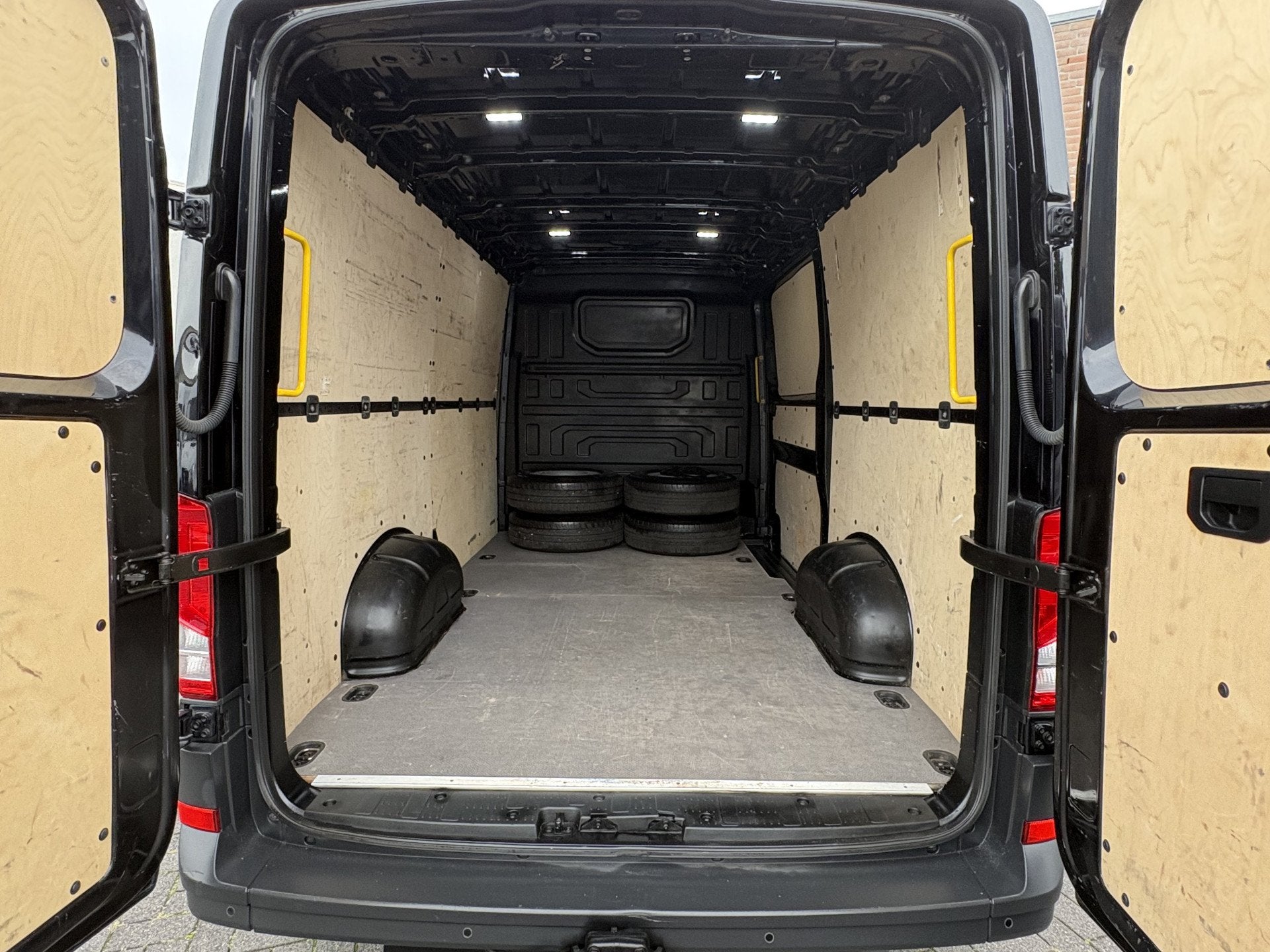 Volkswagen Crafter 2.0TDI 177PK L3H2 Automaat / Carplay / Di, Stof, Gebruikt, Huisgarantie, Met garantie (alle)